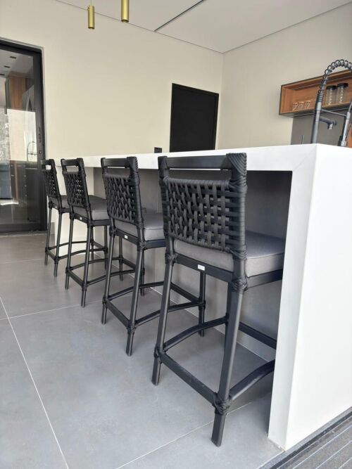 Imagem do produto Banqueta Orlando Preta com Estofado Cinza